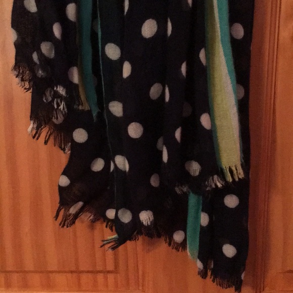 Fashion scarf! - Picture 3 of 3